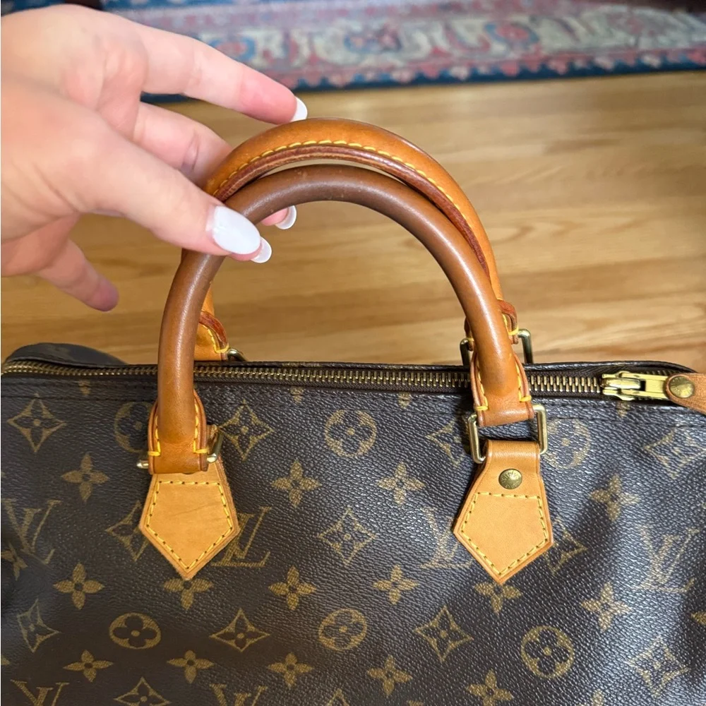 AUTHENTIC LOUIS VUITTON LV Monogram Speedy 30